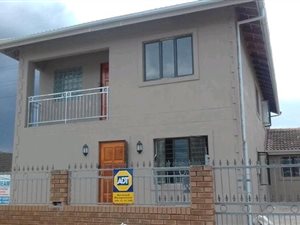 5 Bed House in Woodview
