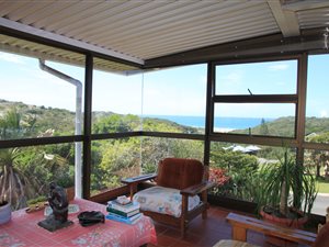 4 Bed House in Kaysers Beach