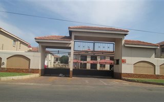 2 Bedroom Cluster in Brakpan Central