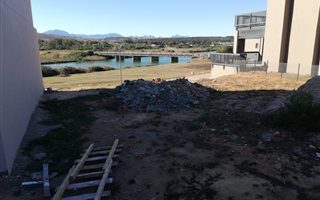 210 m² Land available in Hartenbos Heuwels