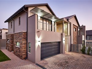 5 Bed House in Waterfall Country Village