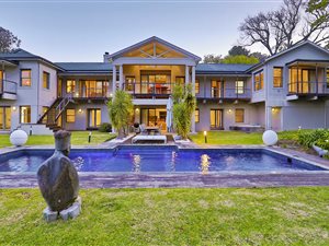 8 Bed House in Bishopscourt