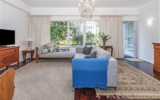 2 Bedroom Apartment in Somerset West Central