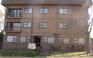 2 Bedroom Townhouse in Lombardy East