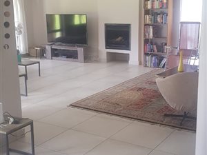 4 Bed House in Cornwall Hill