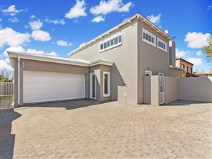 3 Bed House in Silver Lakes