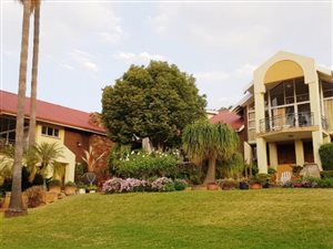 8 ha Smallholding in Kameeldrift West