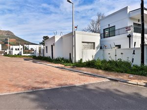 2 Bed House in Kylemore