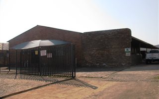 1015 m² Commercial space in Erasmus