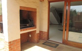 3 Bedroom Duplex in Mooikloof Equestrian Estate