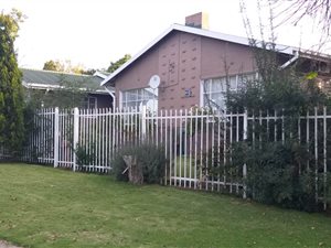 5 Bed House in Suidrand