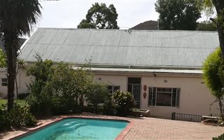 4 Bedroom House in De Rust