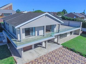 6 Bed House in Humewood