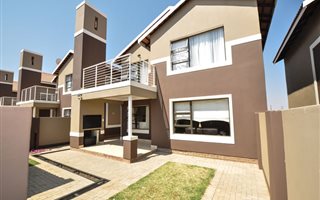 2 Bedroom Duplex in Bayswater