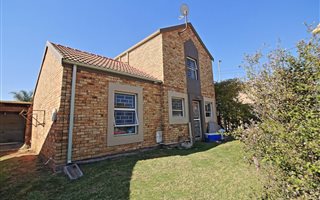 2 Bedroom Townhouse in Wilgeheuwel