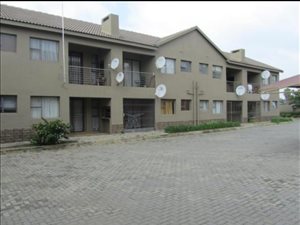 2 Bed Townhouse in Vanderbijlpark SE