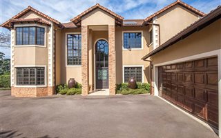 5 Bedroom Townhouse in Clifton Hill Estate