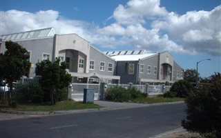 1833 m² Industrial space in Thornton