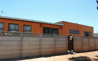 4 Bedroom House in Silvertown