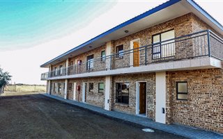 2 Bedroom Flat in Roodewal and surrounds