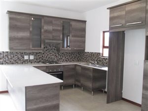 3 Bed Duplex in Mooikloof Equestrian Estate
