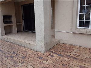 2 Bed Apartment in Wilgeheuwel