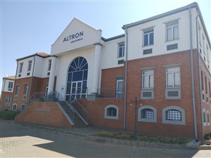 767 m² Commercial space in Route 21 Business Park