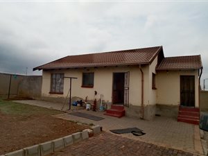 2 Bed House in Roodekop