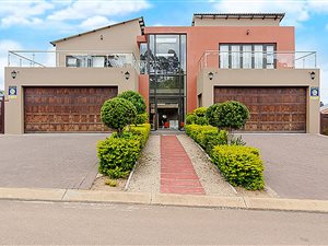 5 Bed House in Magaliesberg Country Estate