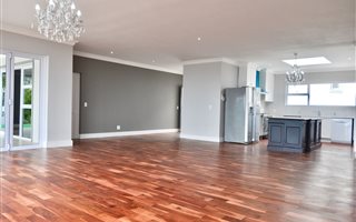 3 Bedroom Penthouse in Camps Bay
