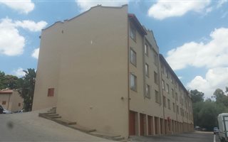 2 Bedroom Apartment in Helderkruin