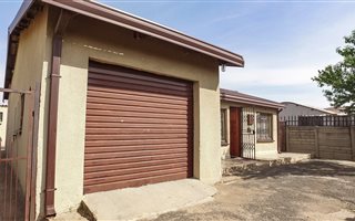 2 Bedroom House in Daveyton