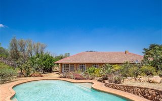 4 Bedroom House in Kloofendal