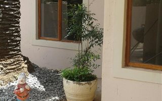 2 Bedroom Garden Cottage in Sydenham