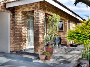 4 Bed House in Brackenham