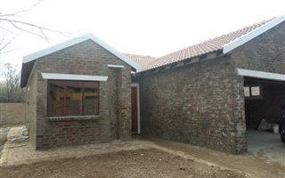 3 Bedroom Townhouse in Mooivallei Park