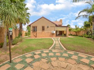 2 Bed House in Ruimsig