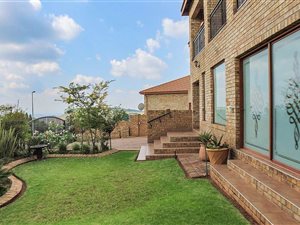 4 Bed House in Honingklip AH