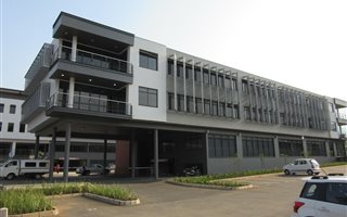408 m² Commercial space in Montrose