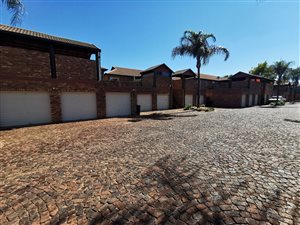 2 Bed Townhouse in Doornpoort and surrounds