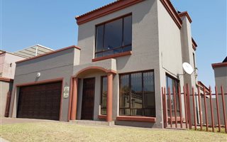 4 Bedroom Townhouse in Highveld Park
