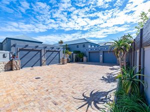 7 Bed House in Atlantic Beach Golf Estate