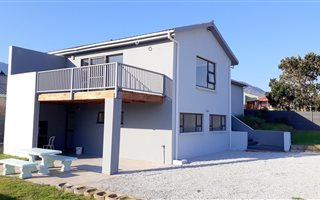 3 Bedroom House in Pringle Bay