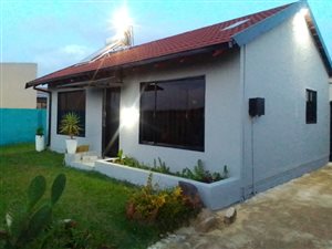 2 Bed House in Lakeside