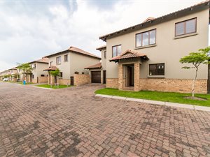 3 Bedroom House in Carlswald North Estate