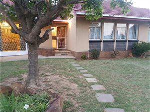 3 Bed House in Robertsham