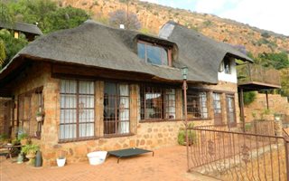 2 Bedroom House in Kosmos