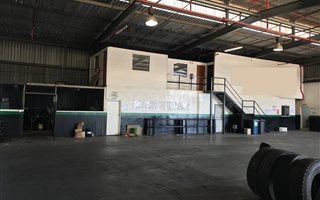 2000 m² Industrial space in Rosslyn