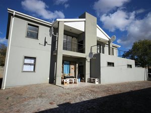 14 Bed Apartment in Oudtshoorn