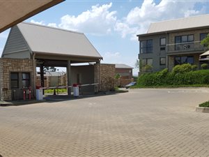 250 m² Office Space in Halfway House